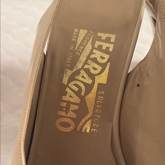 50% off 
Salvatore Ferragamo Beige and Black Women's sling backpumps - Picture 4 of 8